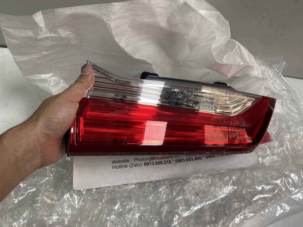 Đèn lái sau miếng trên cạnh cửa xe Honda CRV